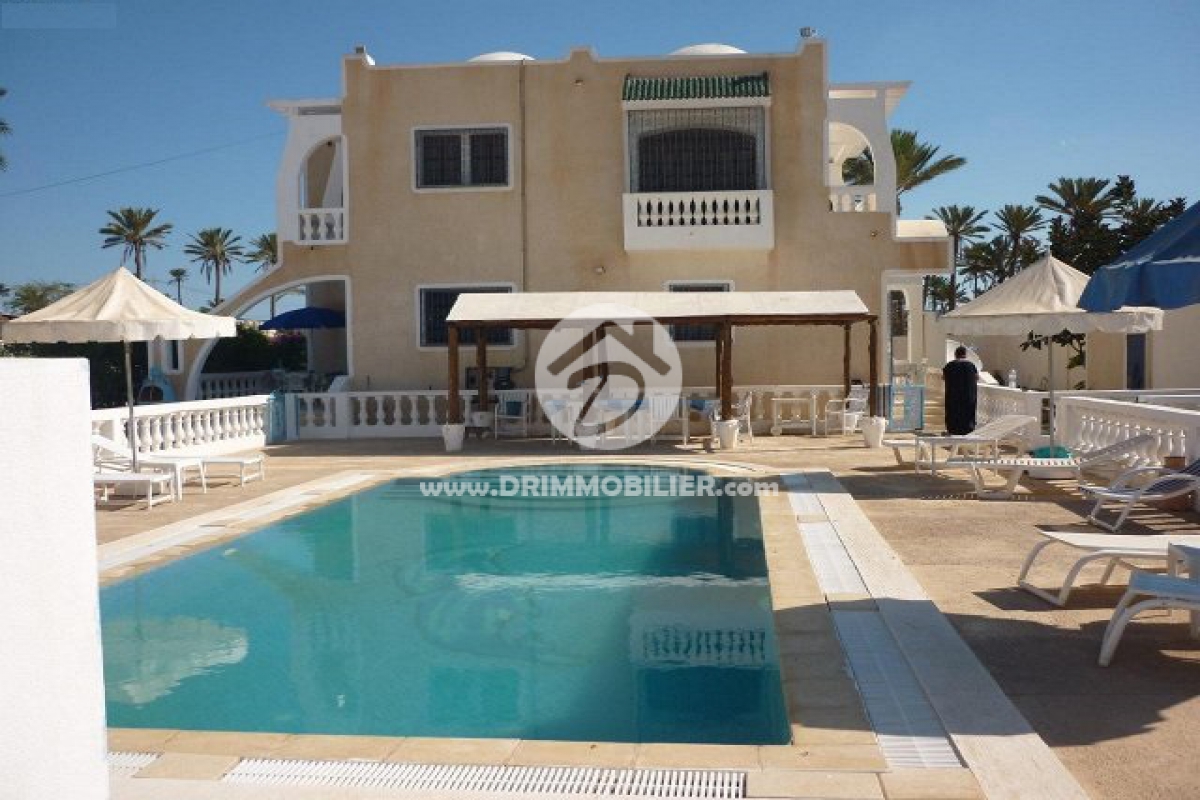 L 27 -                            بيع
                           Villa avec piscine Djerba